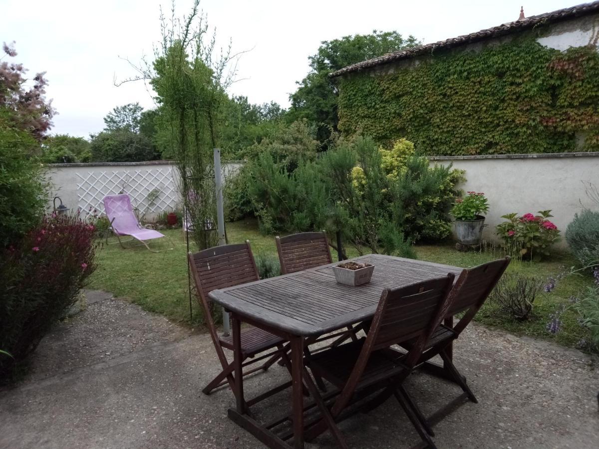 Les gîtes du veau d'or Ozillac Extérieur photo