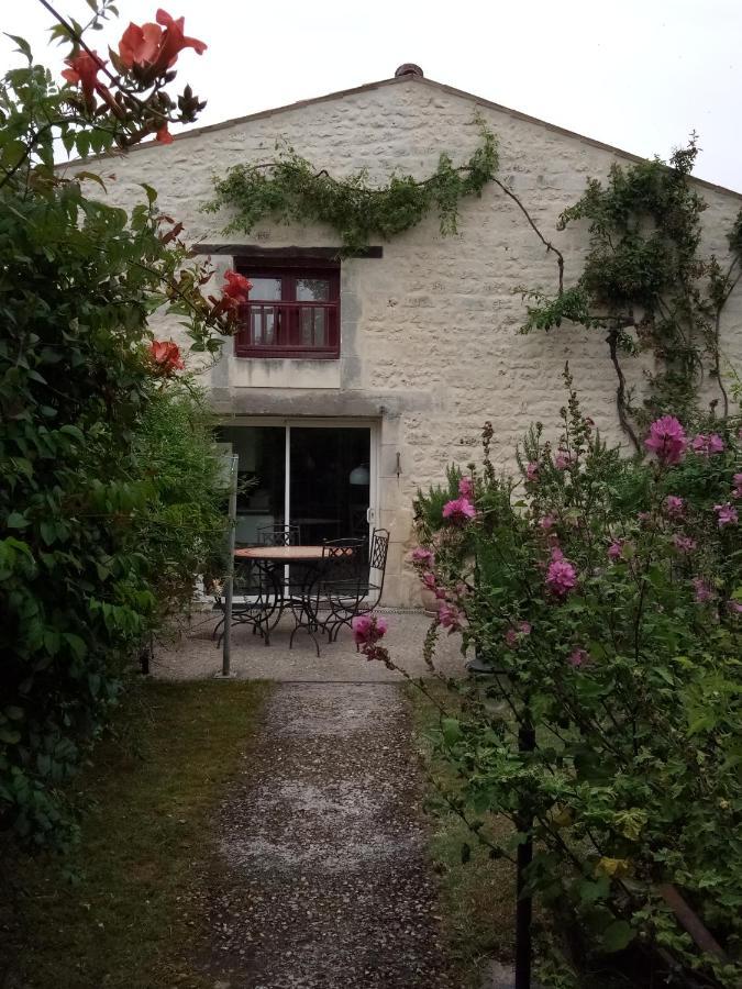 Les gîtes du veau d'or Ozillac Extérieur photo