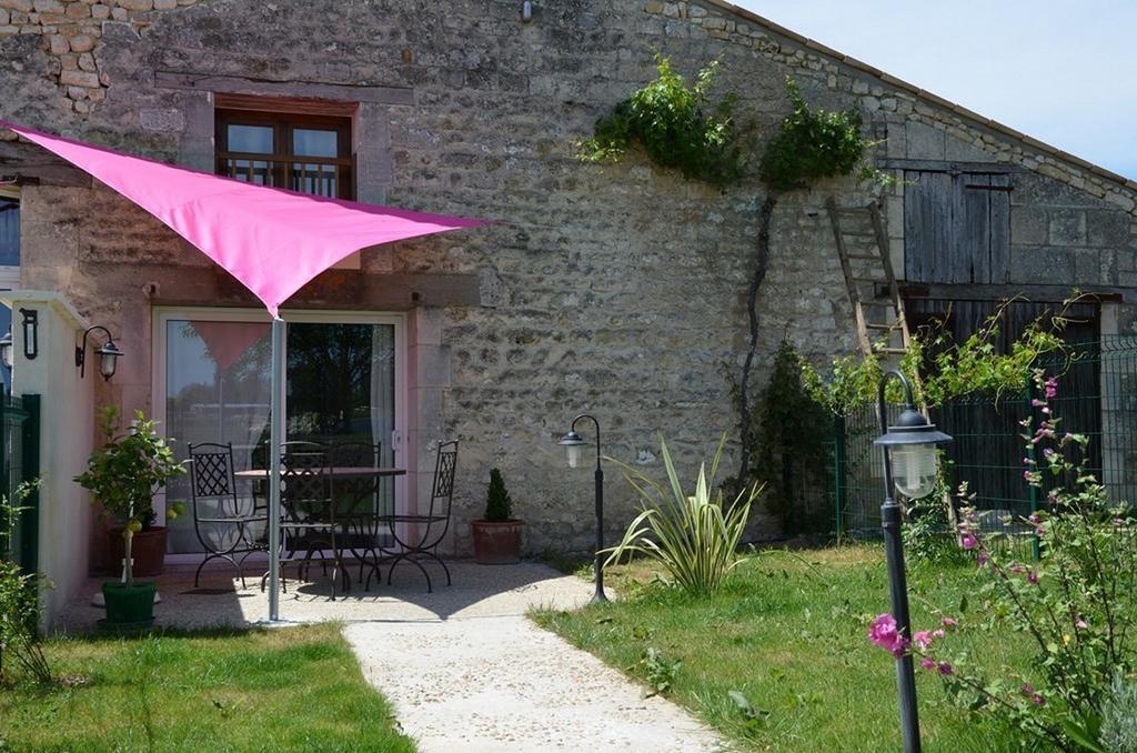 Les gîtes du veau d'or Ozillac Extérieur photo