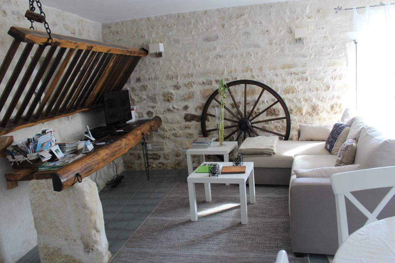 Les gîtes du veau d'or Ozillac Extérieur photo